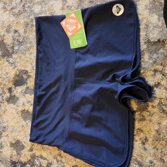Roxy Board Shorts - Picture 1 of 4